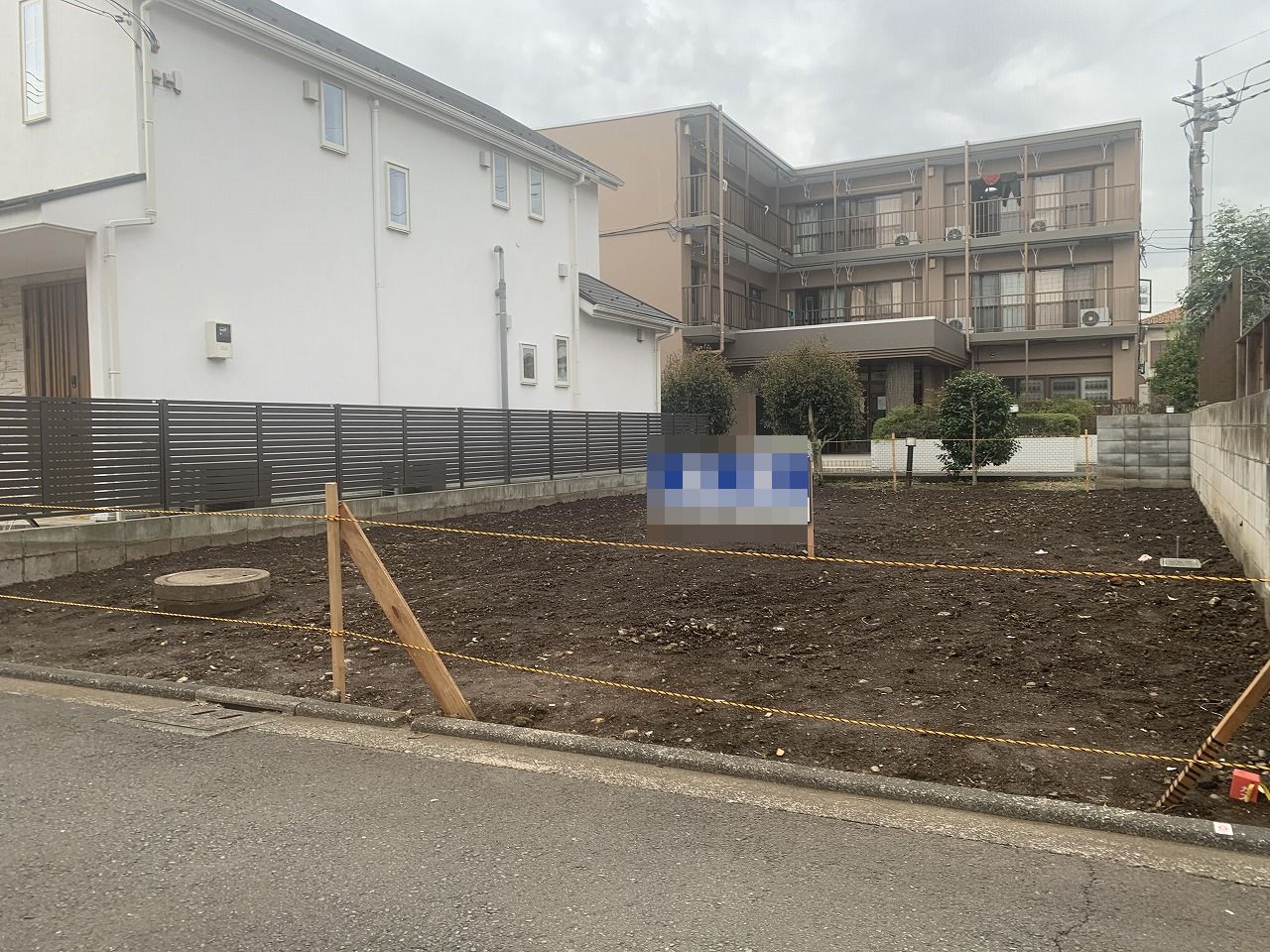 敷地面積約33.84坪、整形地です。建築条件はございません。